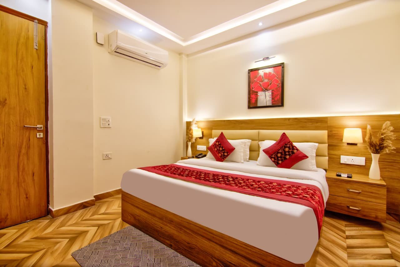 Roomshala Rosewalk - Near Jangpura metro station delhi
